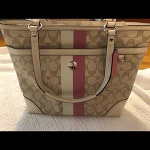 Beige Coach shoulder bag